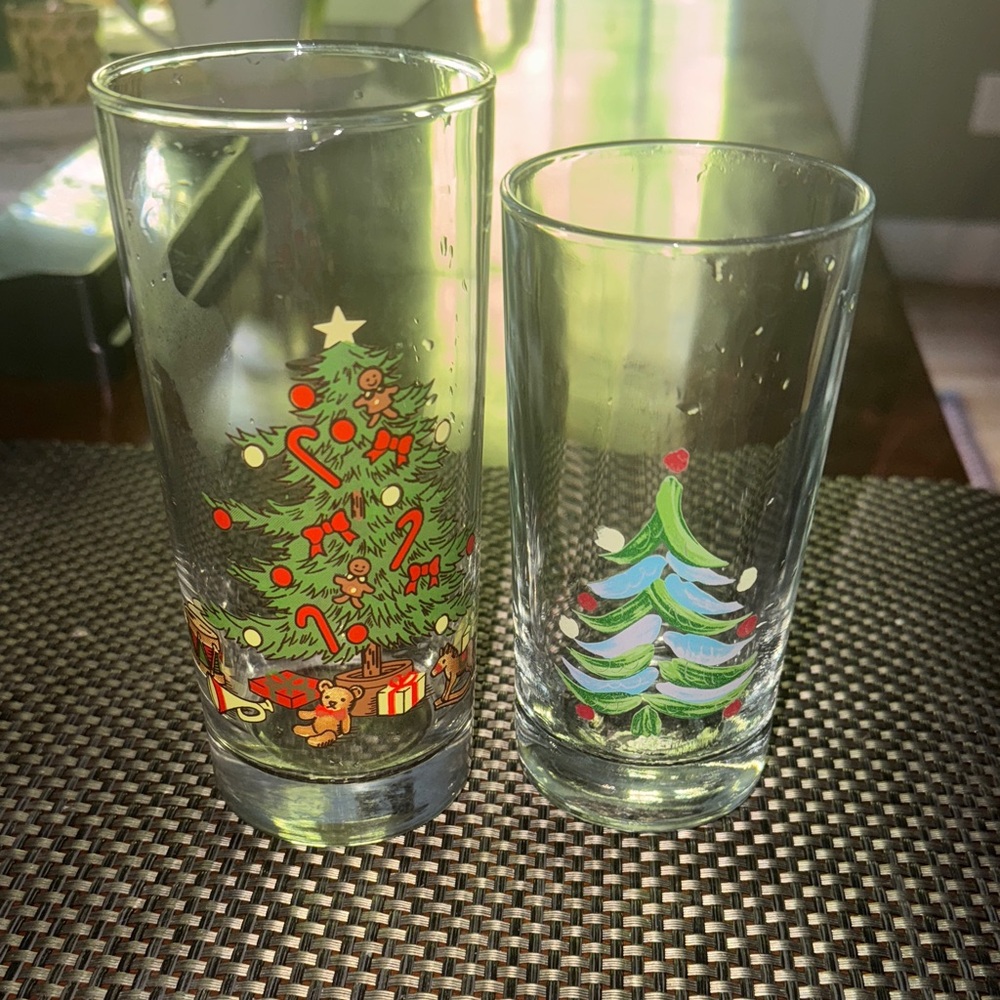 Source Unknown Festive Glass Set with Christmas Tree Design